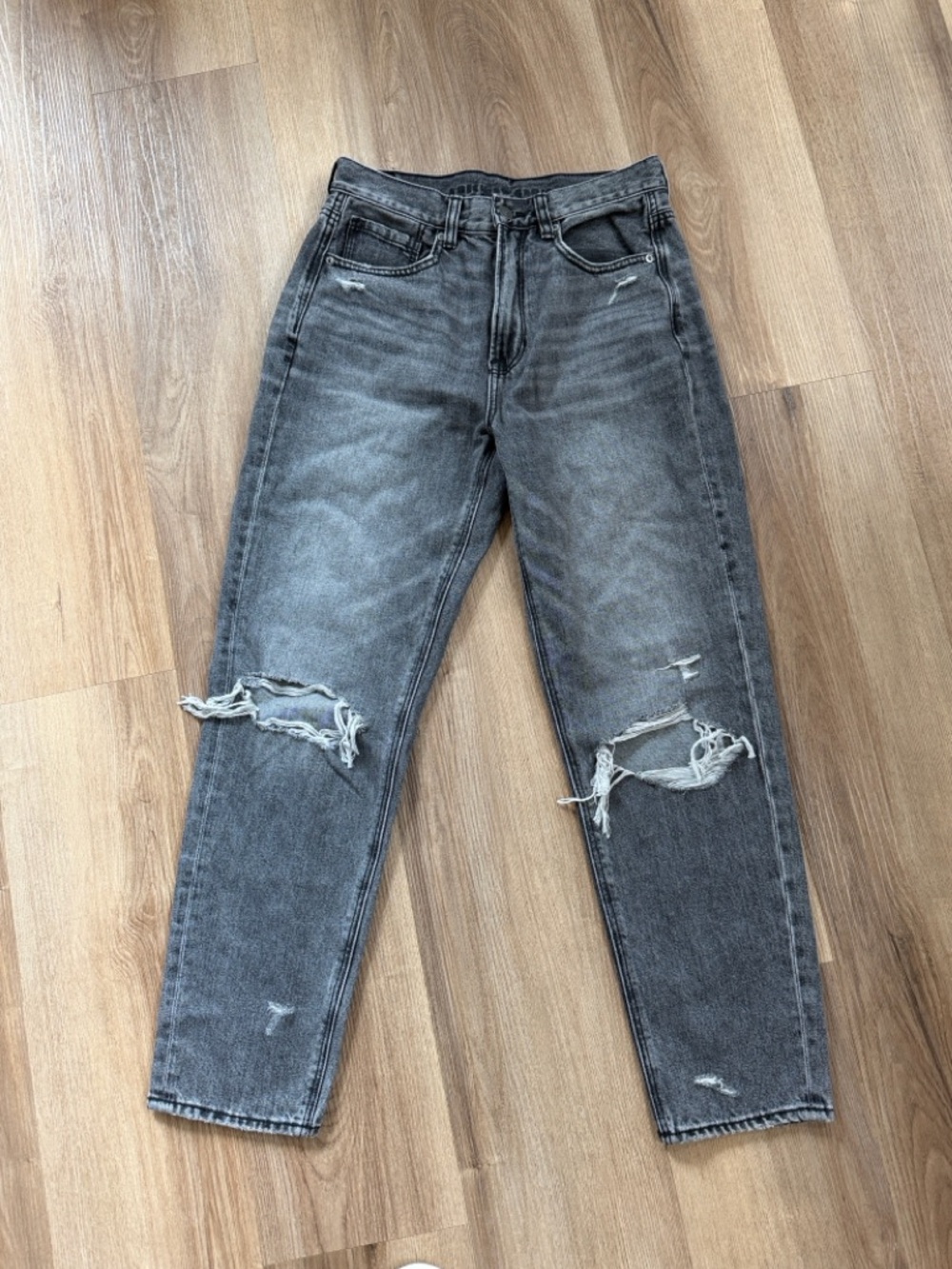 American Eagle Gray Mom Jeans Distressed Knees Denim Pants High Rise Size 6